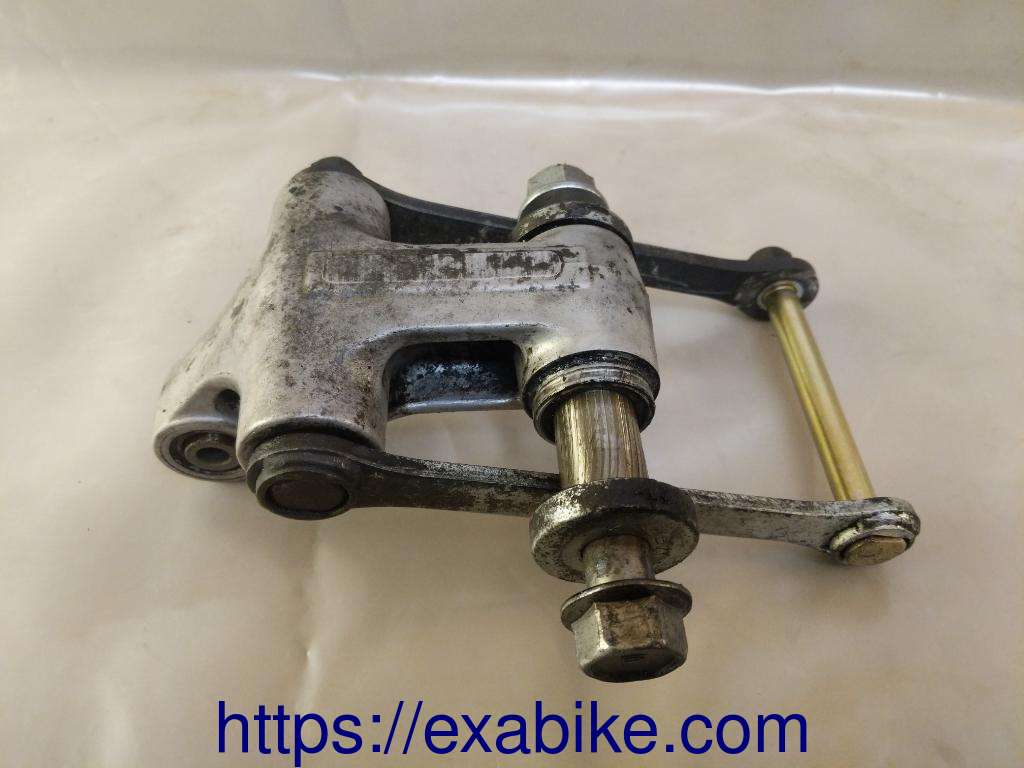 swingarm connecting Suzuki GSR 600 - photo 1
