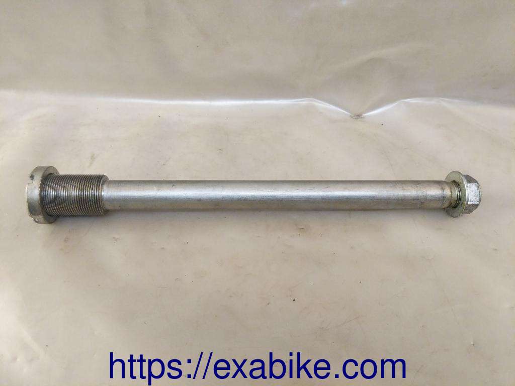 swingarm axle Suzuki GSXR 750 - photo 1