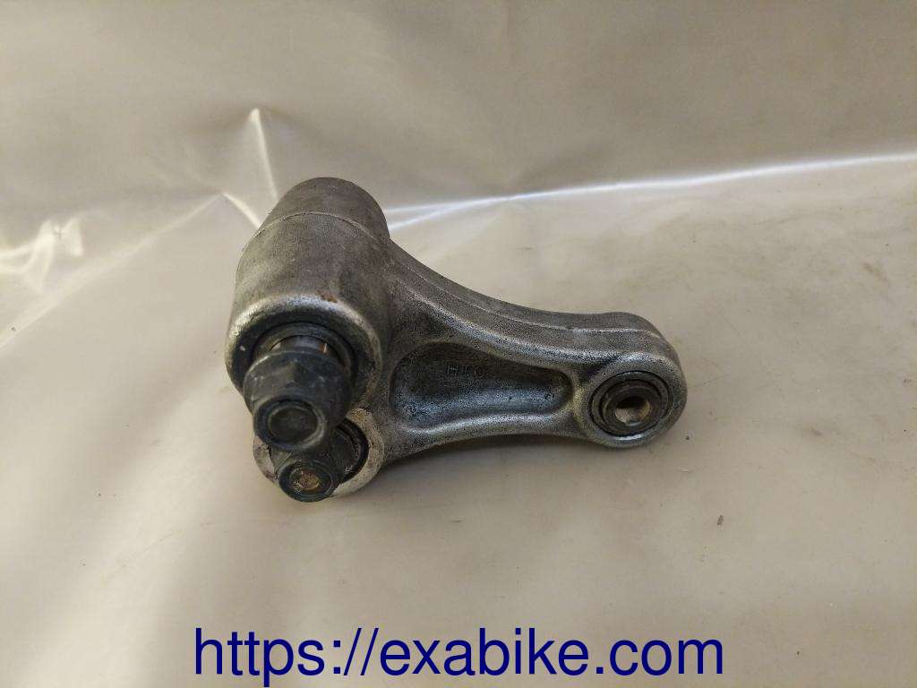 swingarm connecting Suzuki GSXR 750 - photo 1