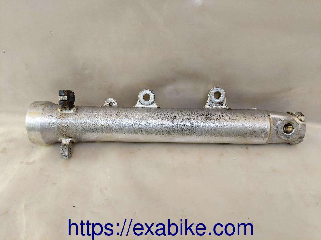 lower fork case, right Yamaha FZR 1000 - photo 2