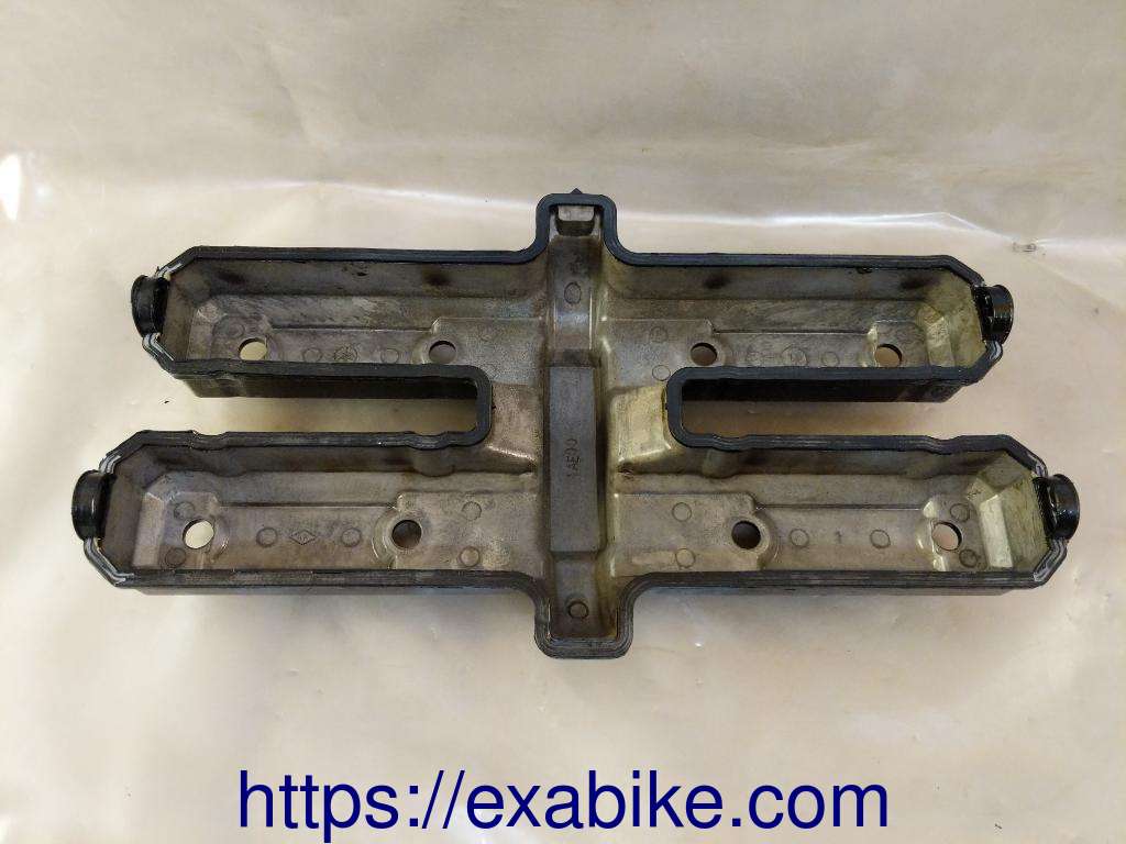 cylinder head cover Yamaha FZR 1000 - photo 2