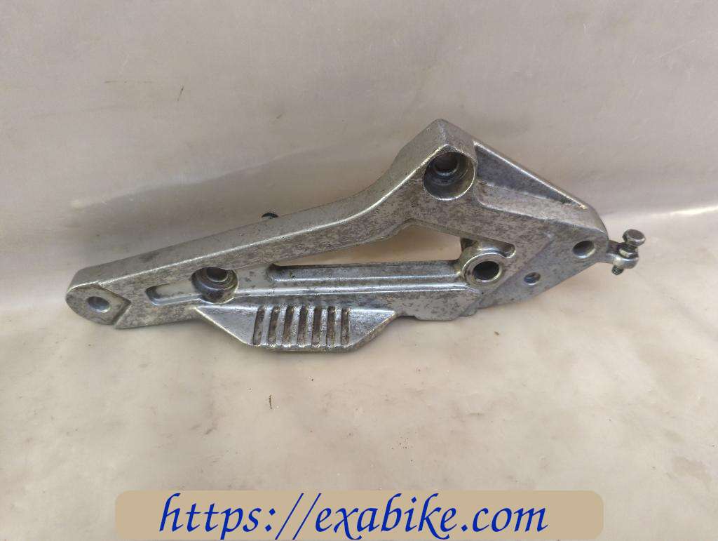 older step, right Yamaha RDLC 125 - photo 1