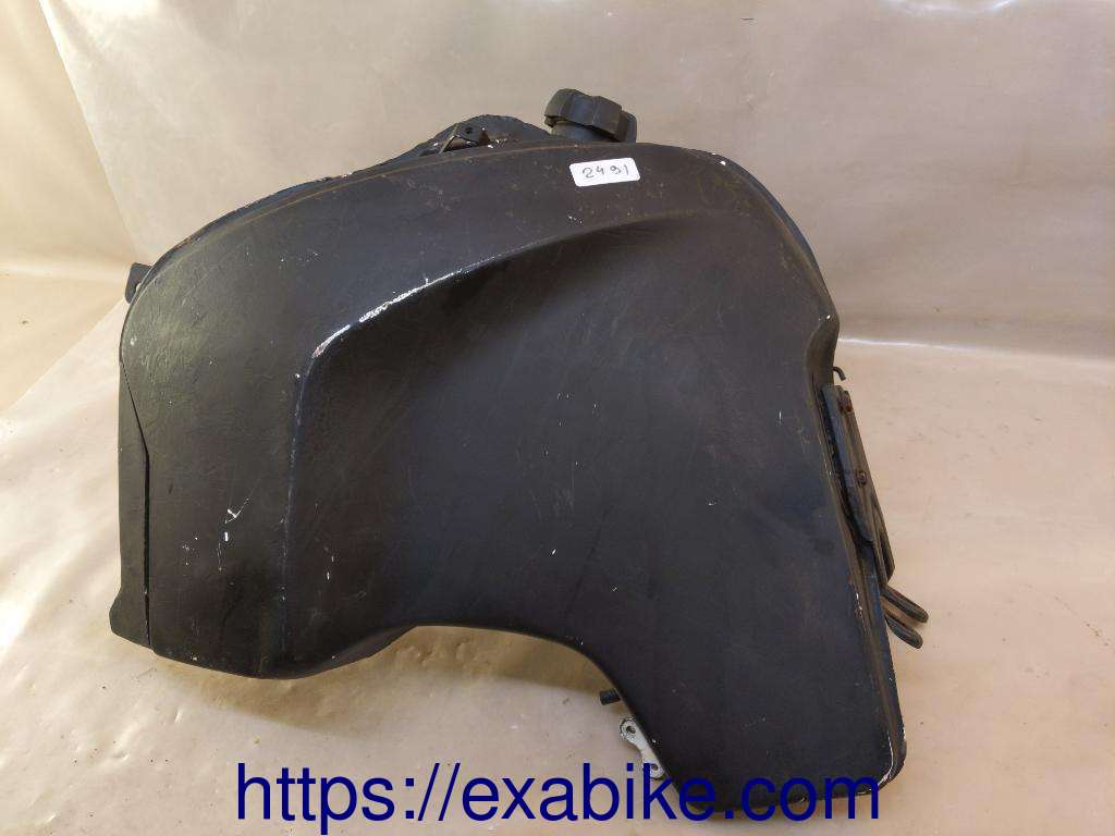 1/2 fuel tank Suzuki DR 750 - photo 1