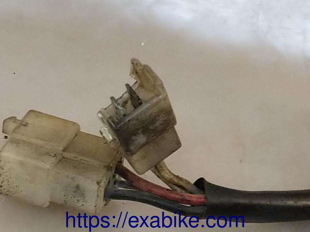 voltage regulator Yamaha SR 250 SE - photo 2