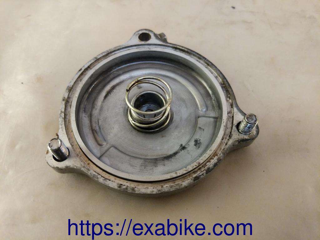 oil filter cover Suzuki DR 650 - photo 2