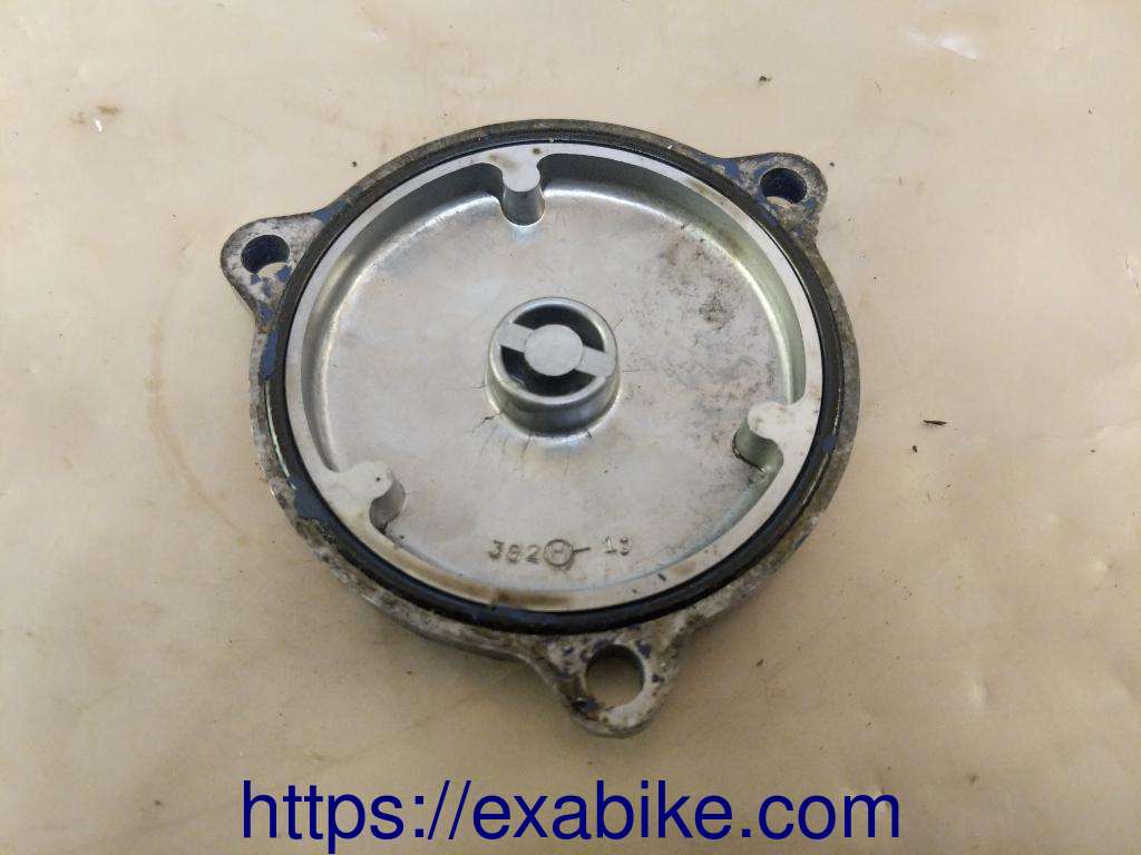 oil filter cover Suzuki DR 750 - photo 2
