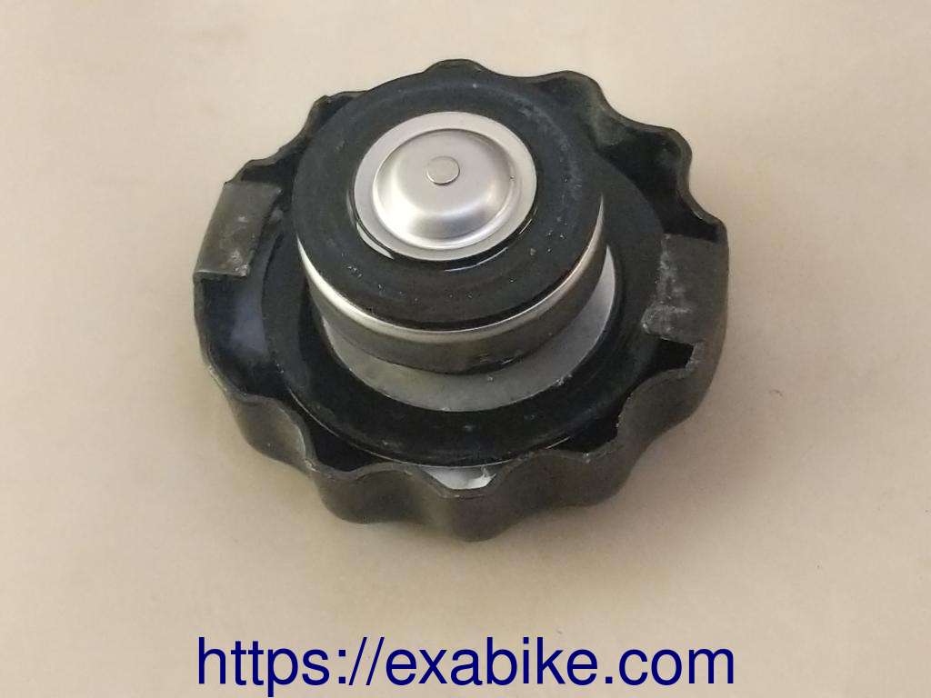 bouchon du radiateur Honda Transalp 650 - photo 2