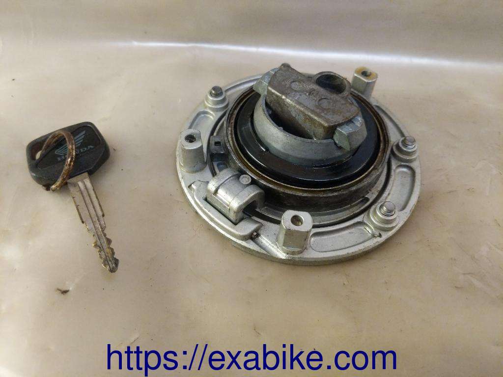 bouchon du réservoir Honda VTR 1000 - photo 2