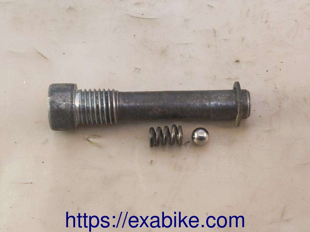 rear footrest screw Suzuki GSXR1100W - photo 1