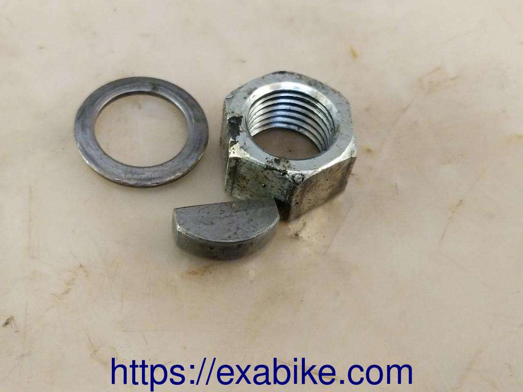 ecrou du pignon primaire Suzuki TSR 125 - photo 1