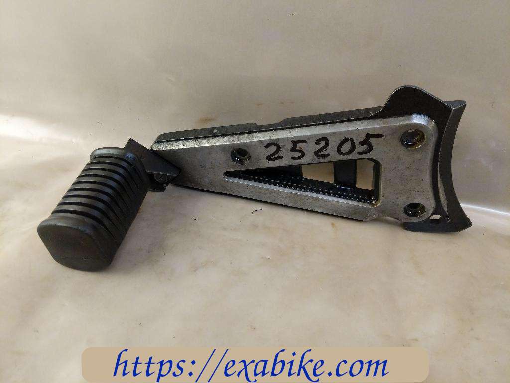 rear right older step Kawasaki GPZ 550 - photo 1