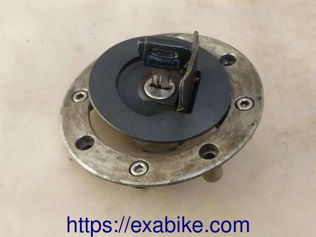 bouchon du réservoir Suzuki GSXF 750 - photo 1