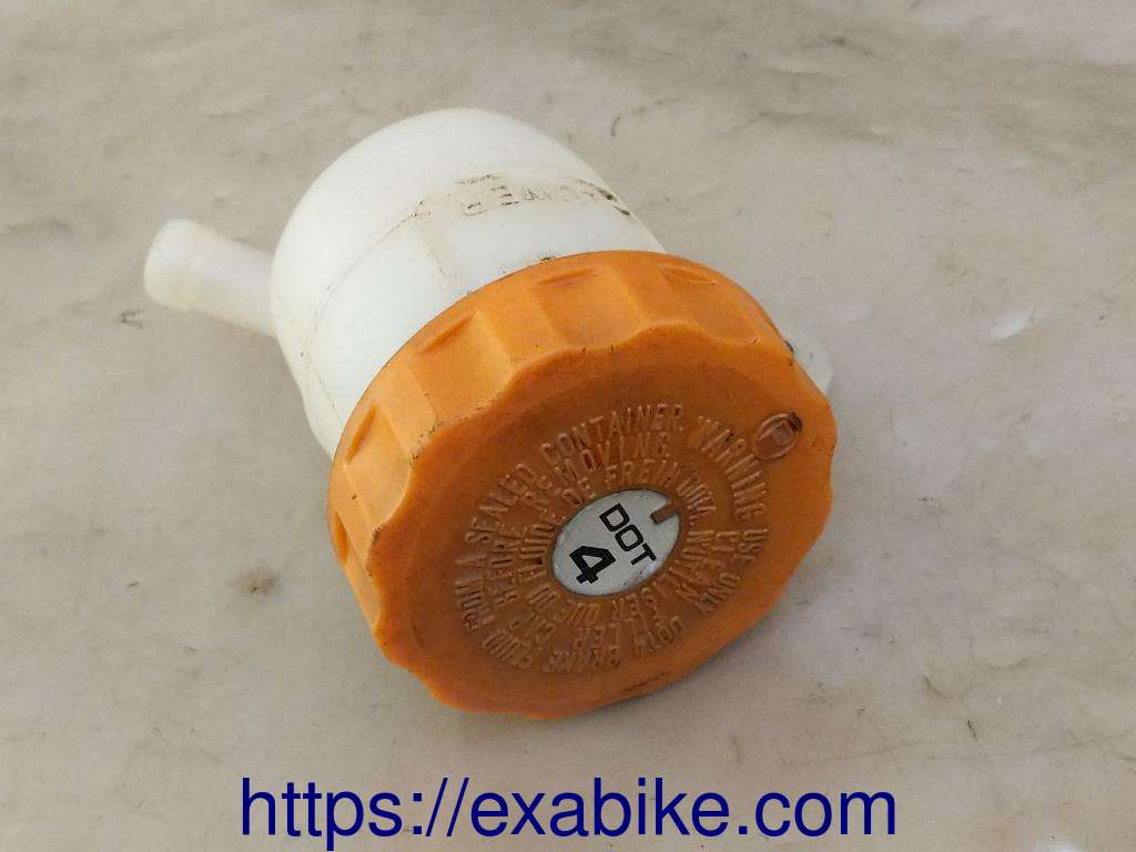 brake fluid reserve Honda CBR1000F - photo 2
