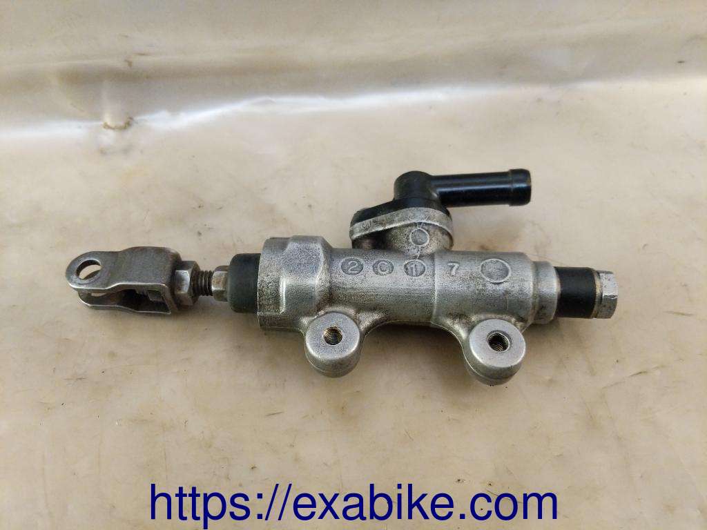 rear master cylinder Honda CBR1000F - photo 1
