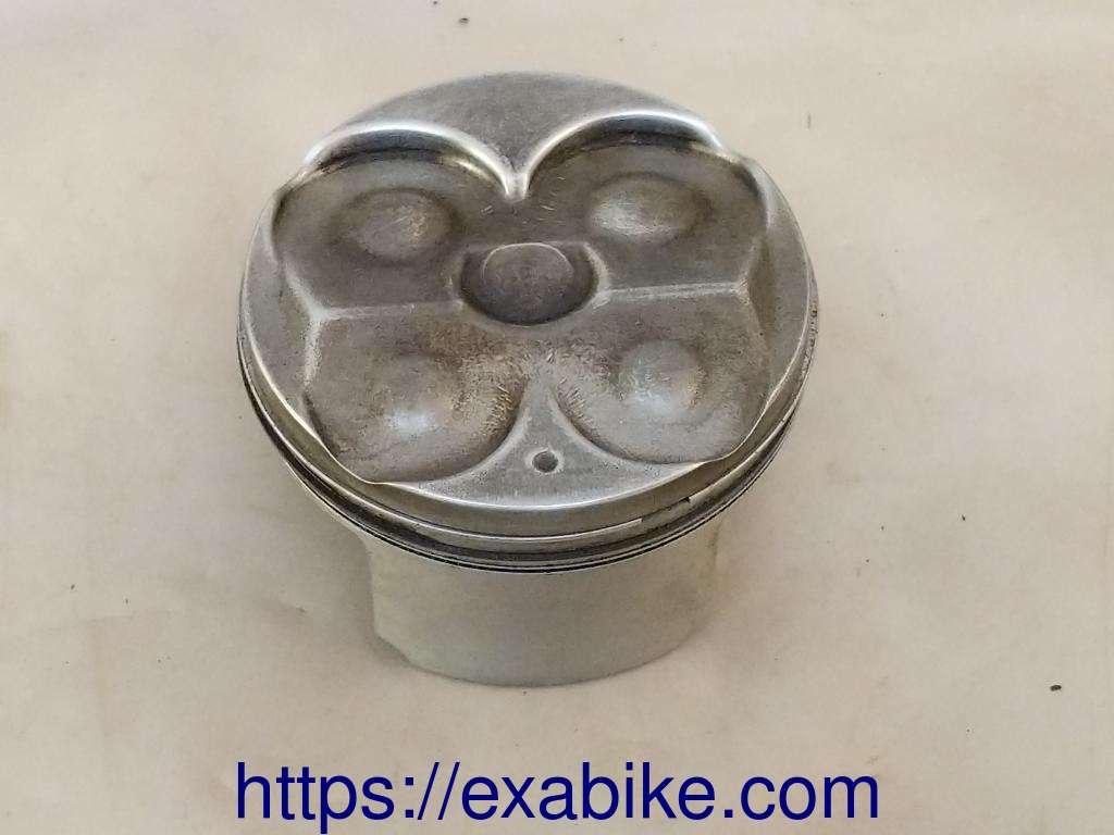 piston Suzuki GSXR 750 - photo 1
