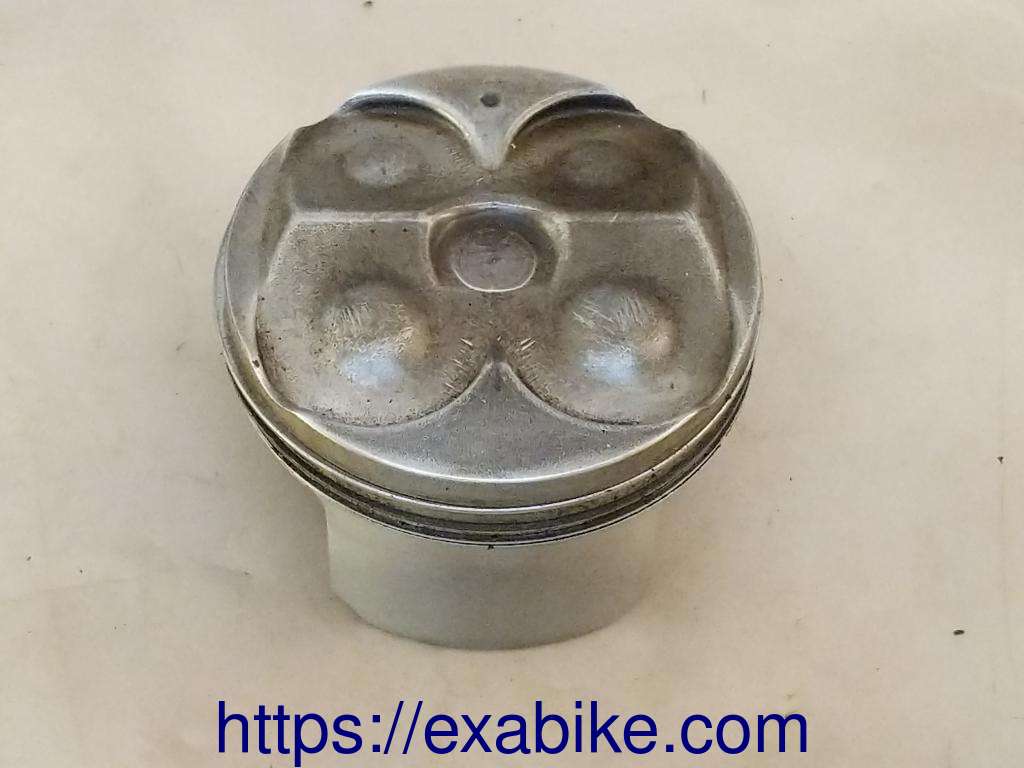 piston Suzuki GSXR 750 - photo 1