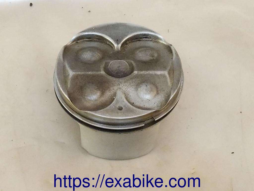 piston Suzuki GSXR 750 - photo 2