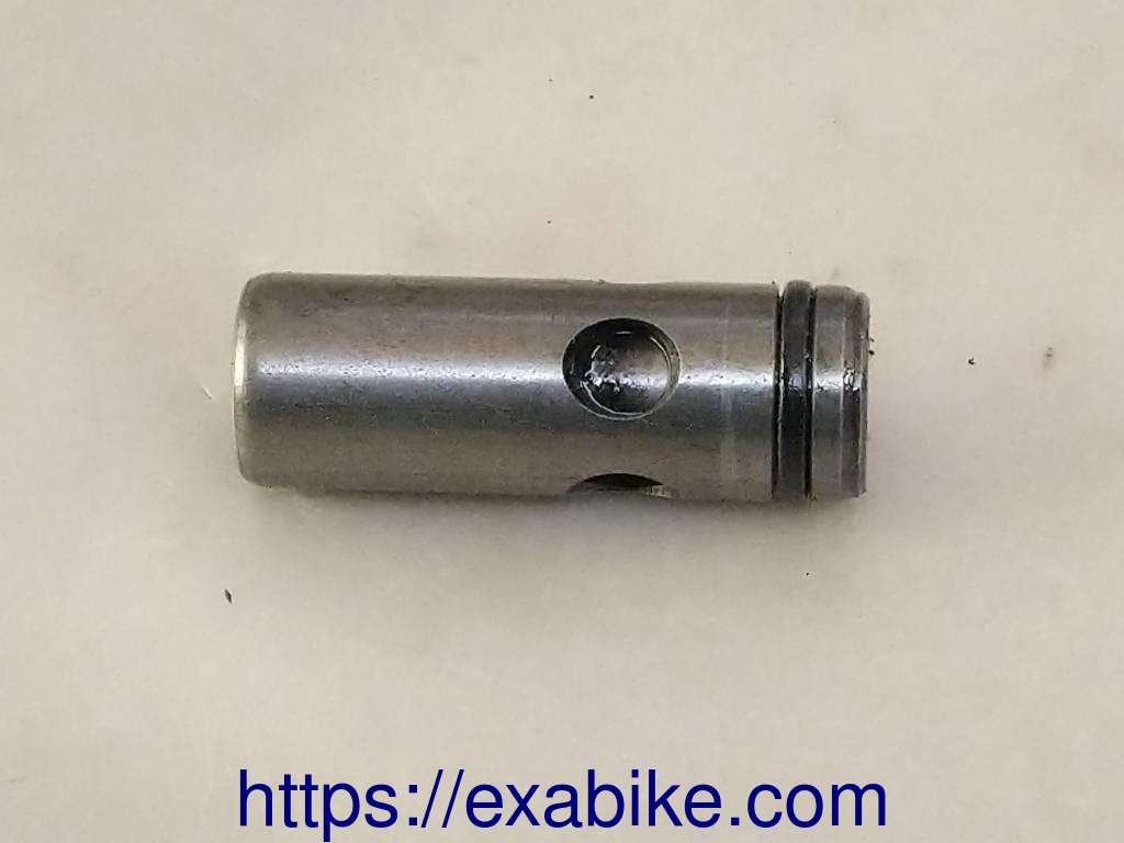 oil pressure valve Suzuki GSXR 750 - photo 1