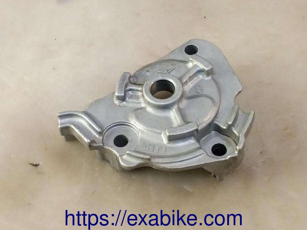 oil pump cover Honda Transalp 650 - photo 1