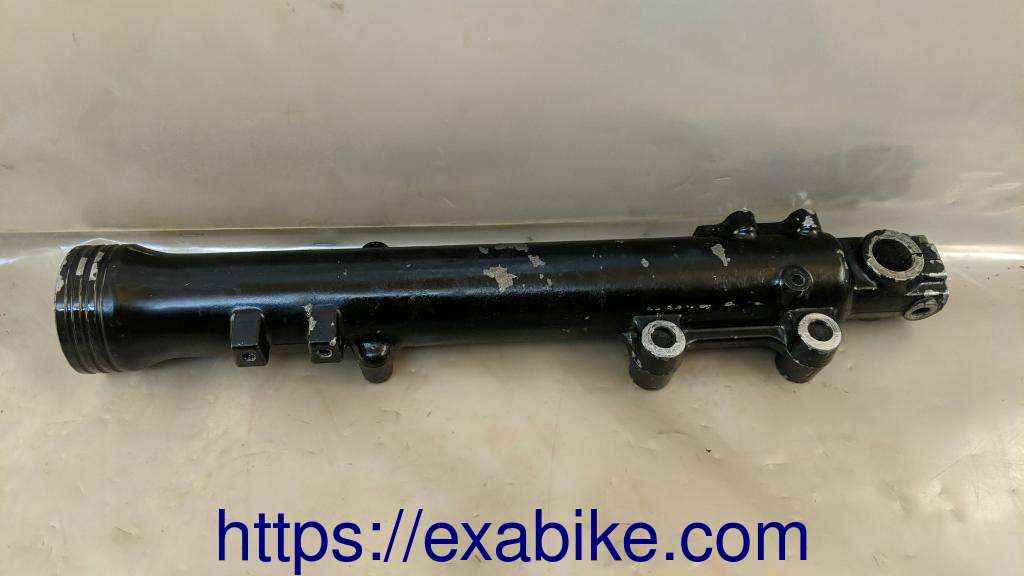 lower fork case, right Kawasaki GPZ 550 - photo 1