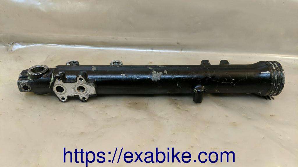 lower fork case, right Kawasaki GPZ 550 - photo 2