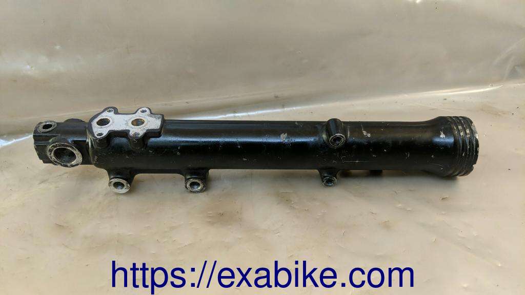 lower fork case, right Kawasaki GPZ 550 - photo 3