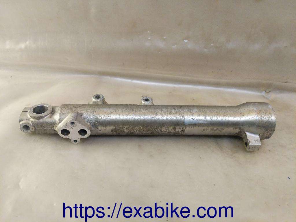 lower fork case, right Suzuki GSXR 1100 - photo 2