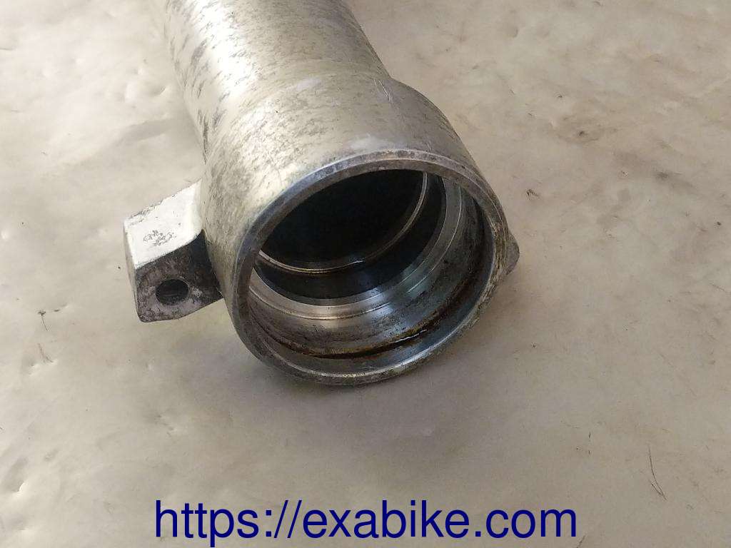 lower fork case, right Suzuki GSXR 1100 - photo 3