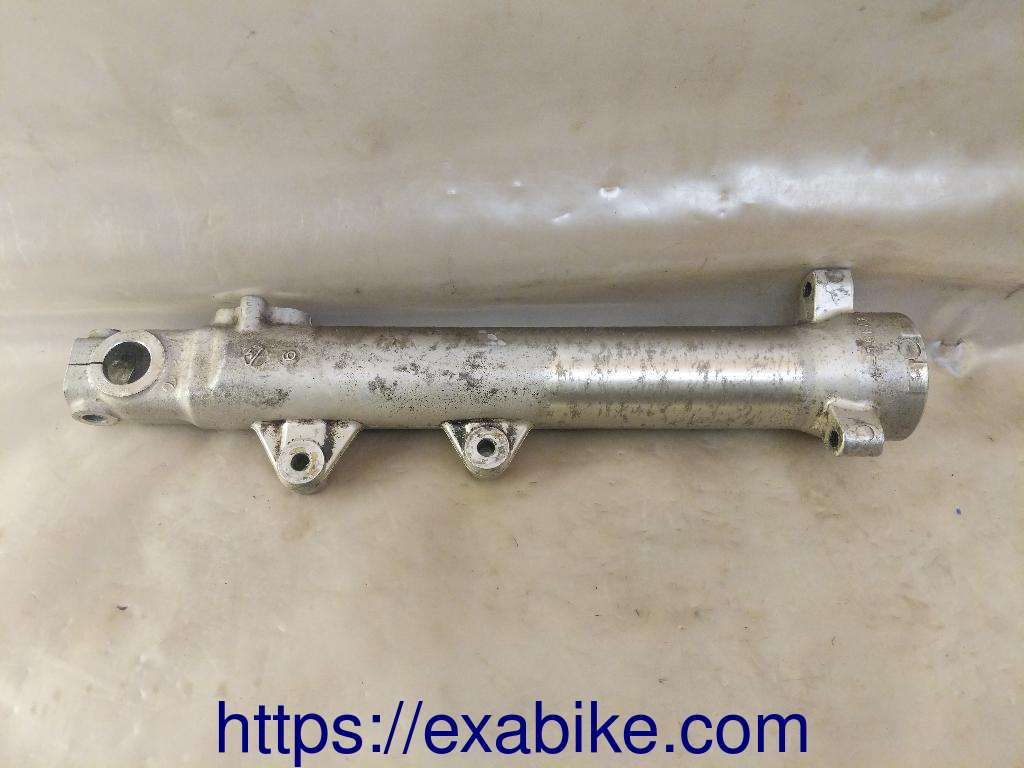 lower fork case, right Suzuki GSXR 1100 - photo 4
