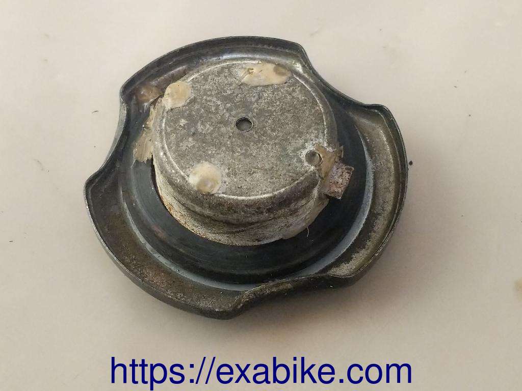 bouchon du réservoir Yamaha 50 RD - photo 2
