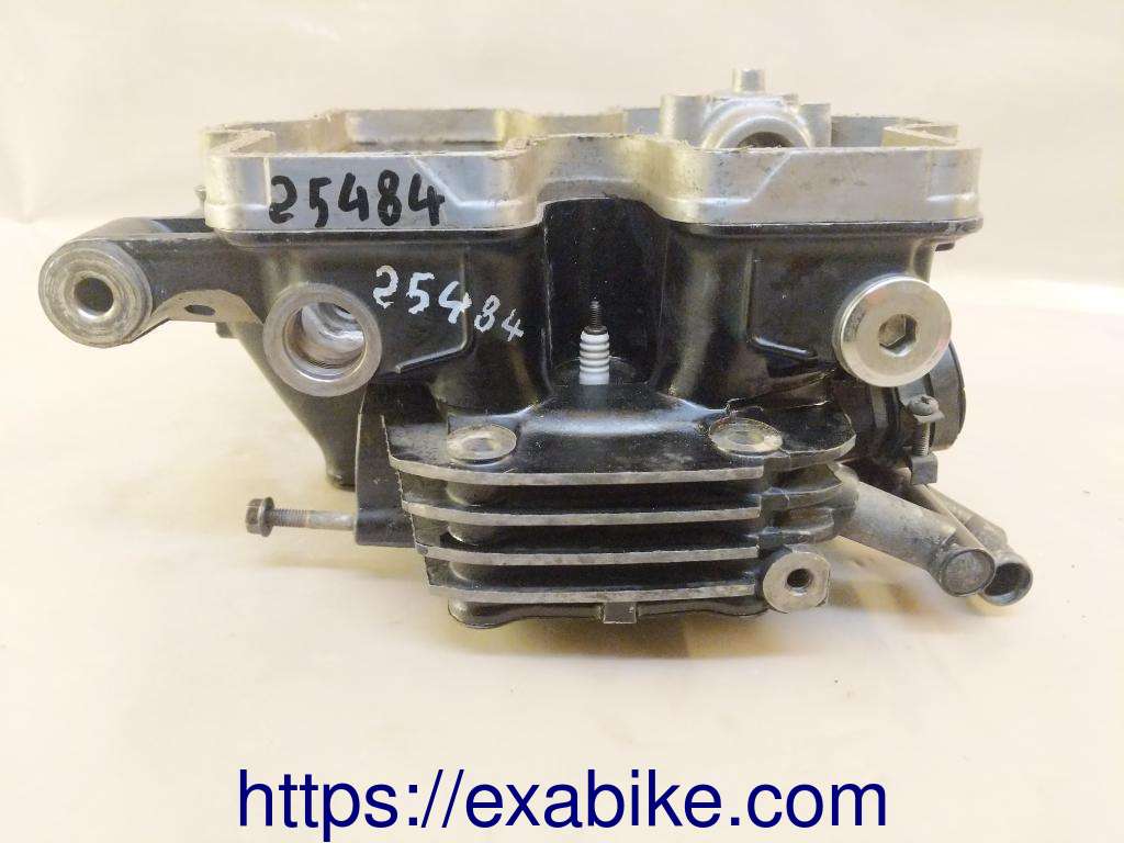 cylinder head without camshaft Honda VF750F - photo 3