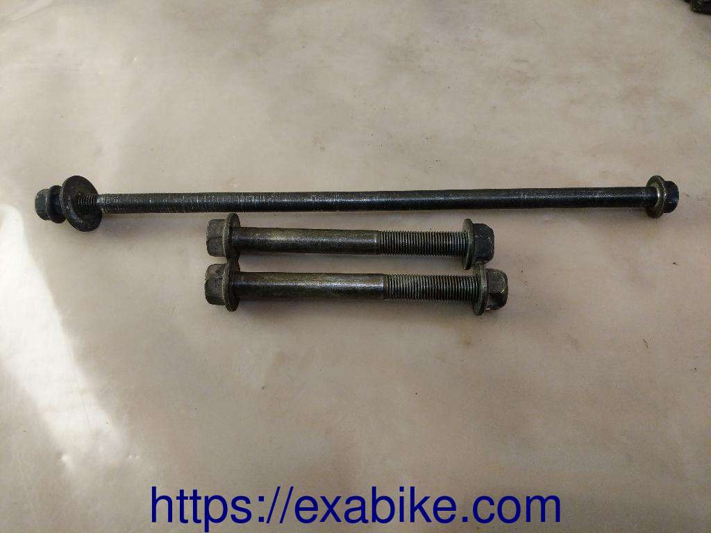 engine bolts Yamaha Xcity 125 - photo 1