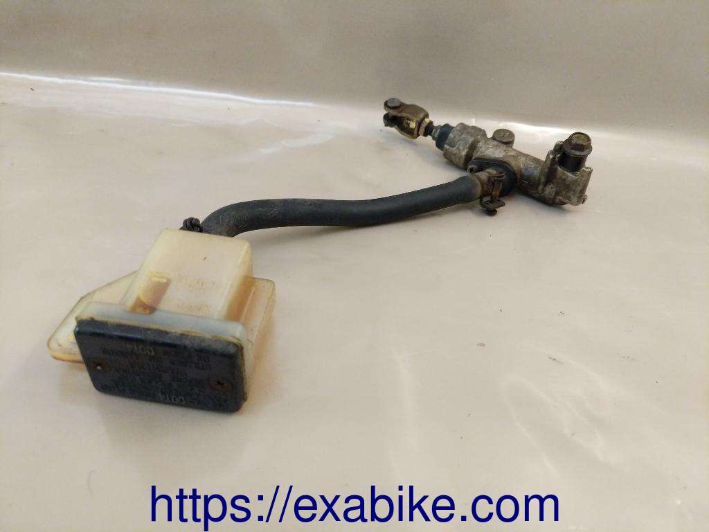 rear master cylinder Suzuki GSXF 750 - photo 2