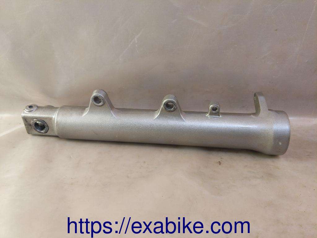 fork lower case, right Yamaha XJ 900 Diversion - photo 1