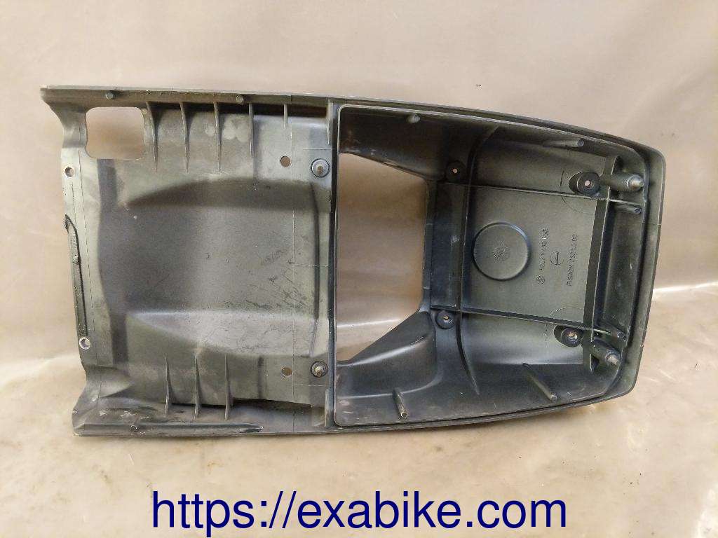 rear seat cowl BMW K100RT - photo 3