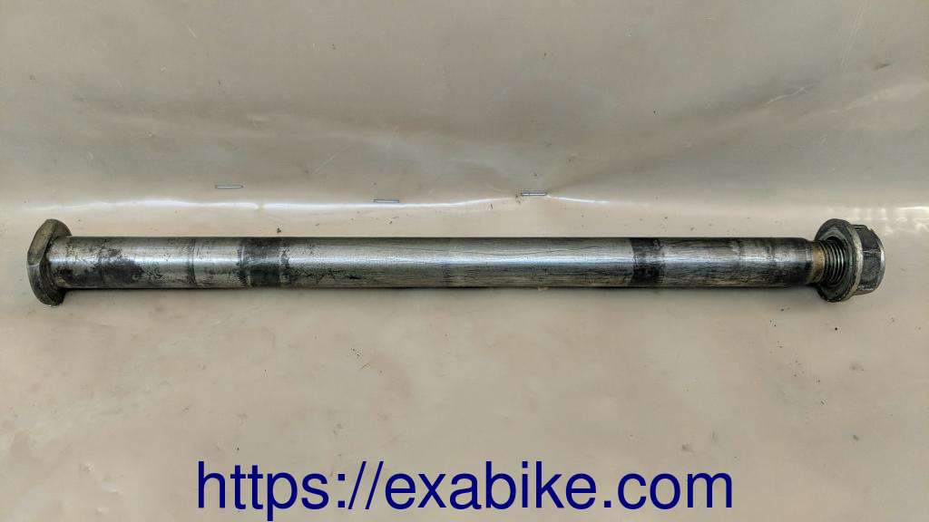 axe de roue arrière Triumph TT 600 - photo 1