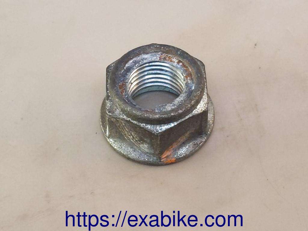 swingarm axle nut Honda VT 125 Shadow - photo 1