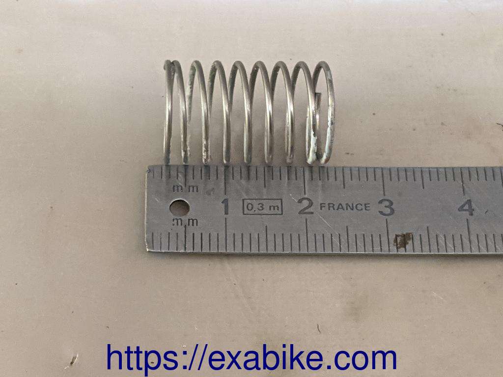 ressort de carburateur Suzuki GSXR 750 - photo 1
