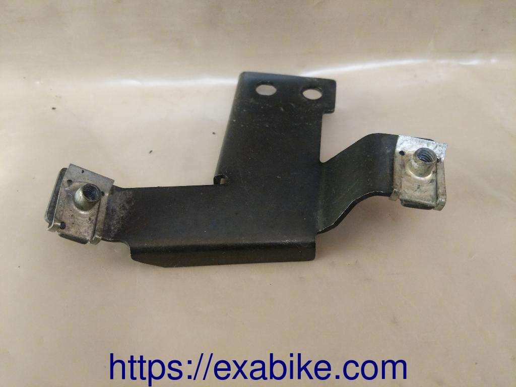 patte de fixation Yamaha 125 YZF-R - photo 1
