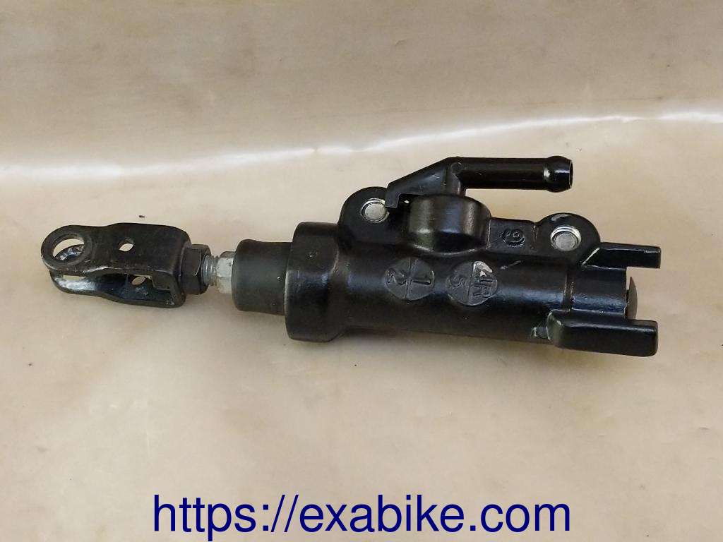 rear master cylinder Yamaha MT09 - photo 1