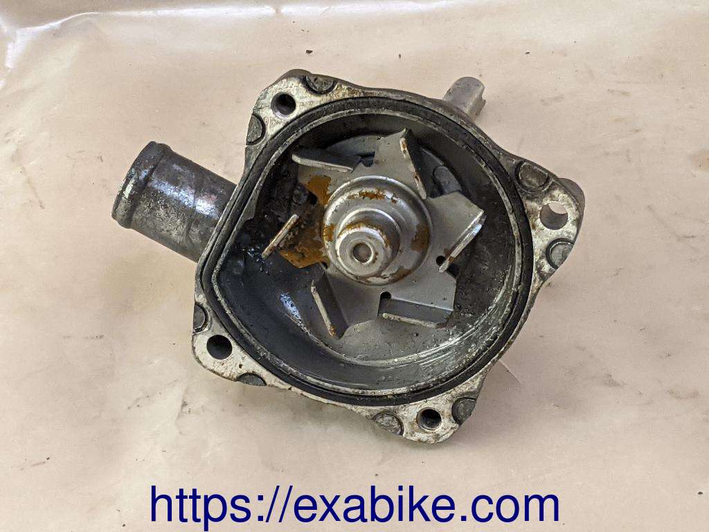 pompe à eau Honda CBR 900 - photo 1