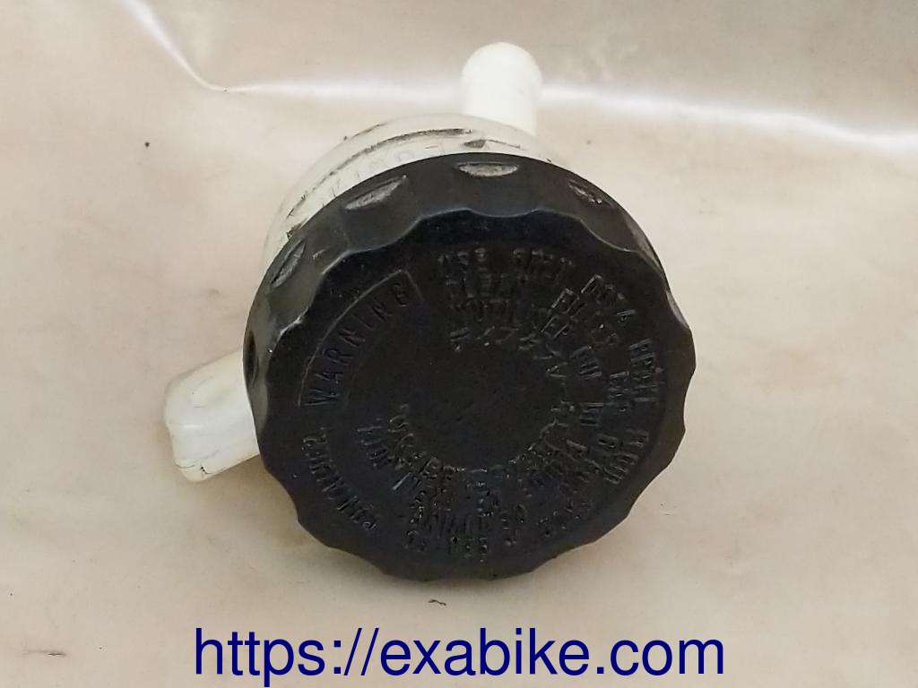 brake fluid reserve Kawasaki ER-6 - photo 2