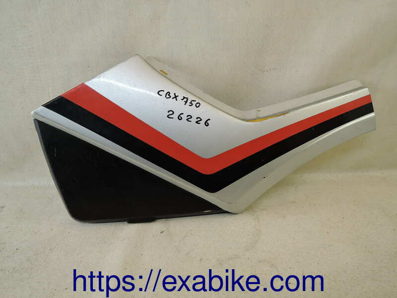 cache latéral gauche Honda CBX 750 - photo 1