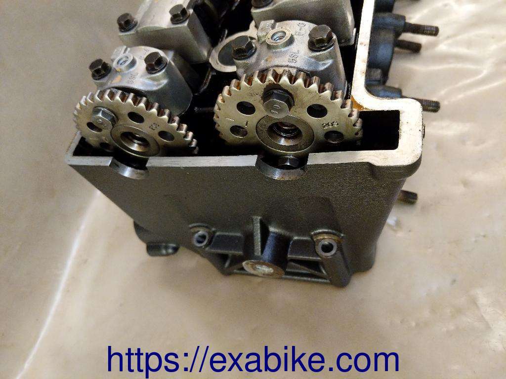 cylinder head Yamaha XJ6 - photo 3