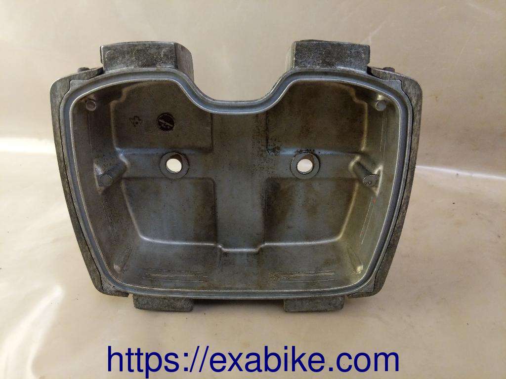 cylinder head cover Honda CM 125 C - photo 3