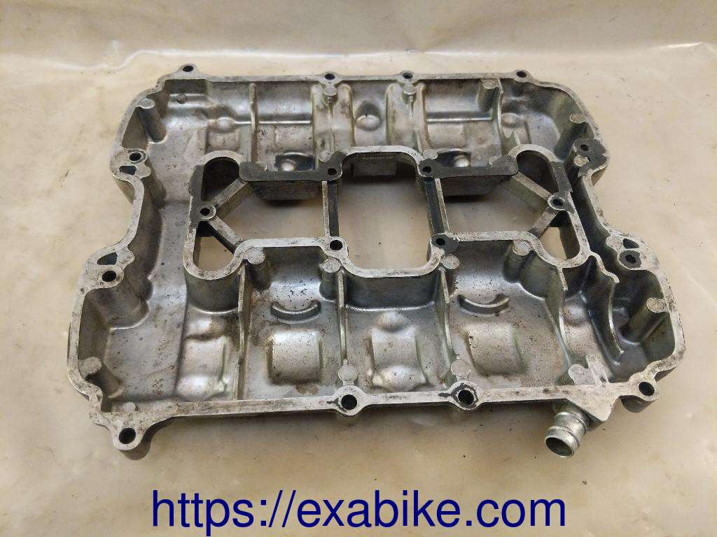 cylinder head cover Yamaha XS 500 - photo 3