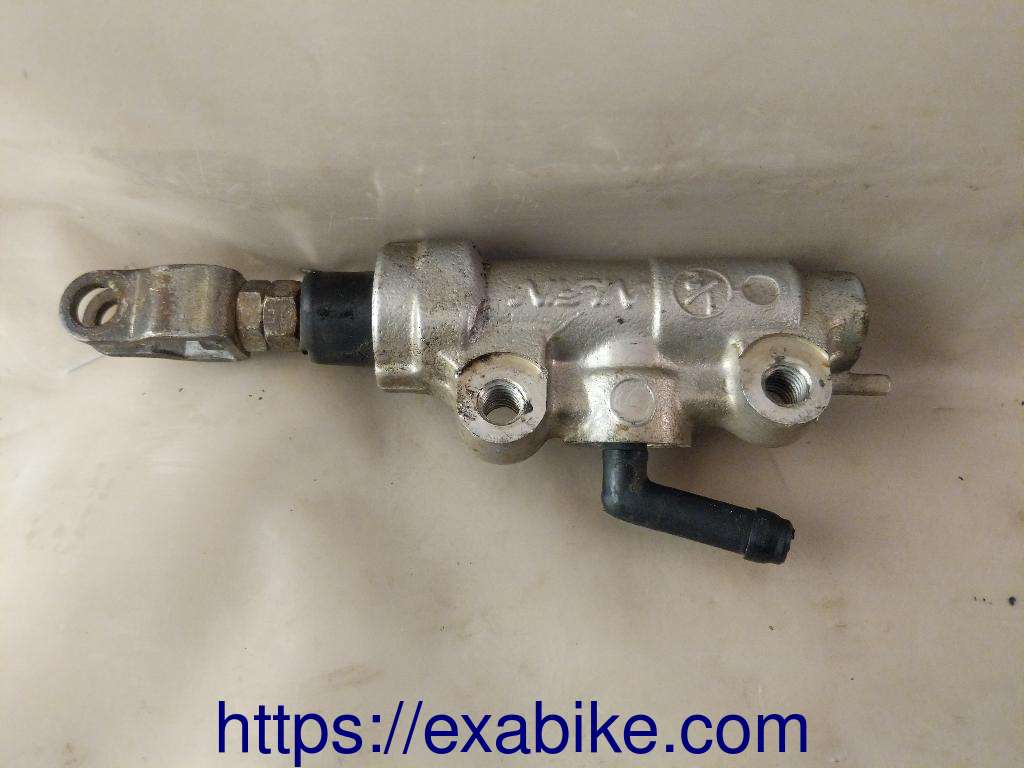 rear master cylinder Yamaha 200 WR - photo 2