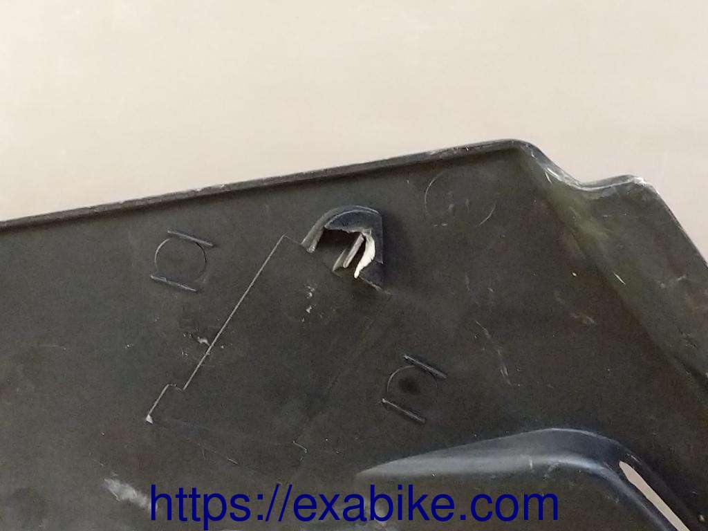 cache latéral droit Suzuki GSXF 1100 - photo 3