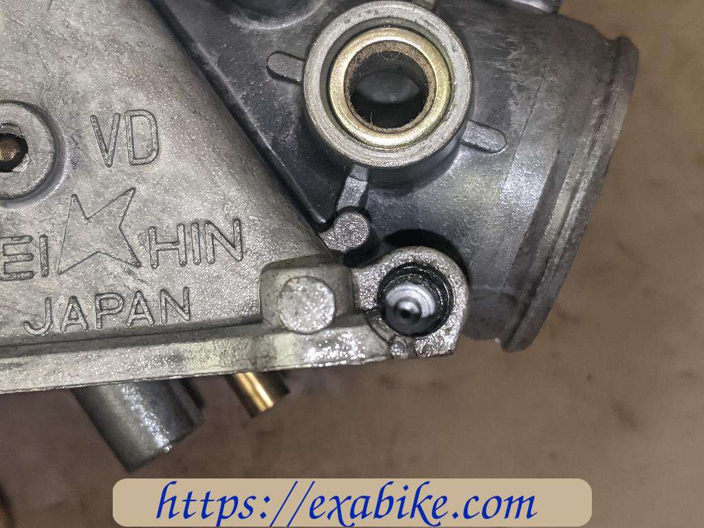 carburetor body, rear Honda VT 250 - photo 5