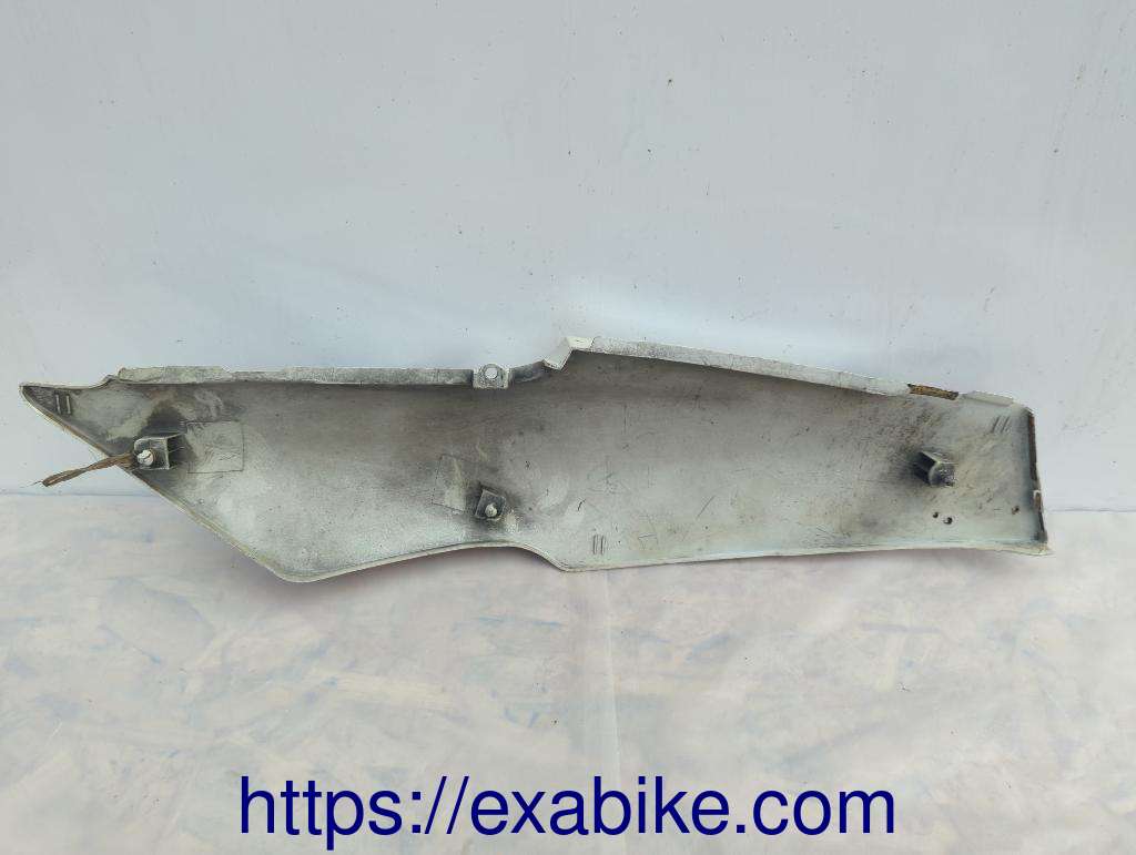 flanc arriere droit Yamaha 600 FZR - photo 2